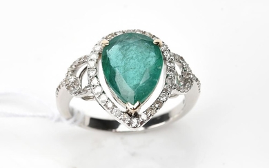 AN EMERALD AND DIAMOND DRESS RING, ESTIMATED WEIGHT OF 3.65CTS