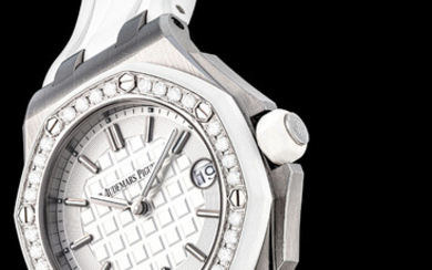 AUDEMARS PIGUET. A STAINLESS STEEL AND DIAMOND-SET WRISTWATCH WITH DATE