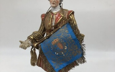 Adrien Van Gerdinge (1921 - 2006) Figurine en porcelaine représentant un trompette des Gendarmes de...