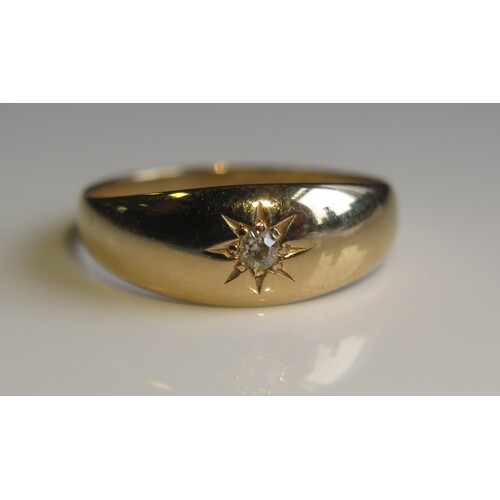 An Antique 18ct Gold and Single Stone Diamond Set Gypsy Ring...