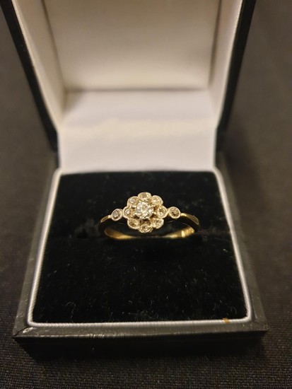Antique 18ct gold diamond ring in platinum setting