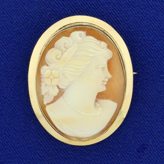 Antique Cameo Pin in 14K Yellow Gold