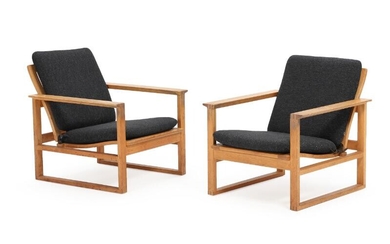 SOLD. Børge Mogensen: "The Runner Chair". A pair of oak easy chairs, loose cushions upholstered with grey wool. (2) – Bruun Rasmussen Auctioneers of Fine Art