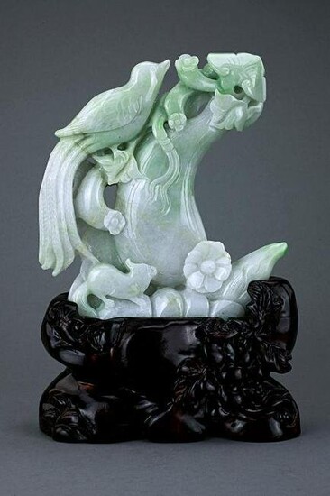 CHINESE CARVED JADE FIGURAL GROUP