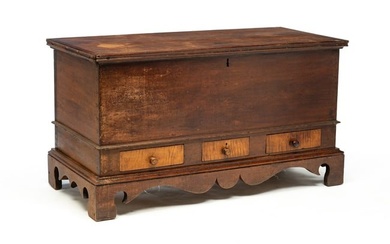 CHIPPENDALE BLANKET CHEST.