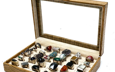 COLLECTION OF 40 SILVER RINGS AND DIFFERENT STONES. WITH ORIGINAL BOX.