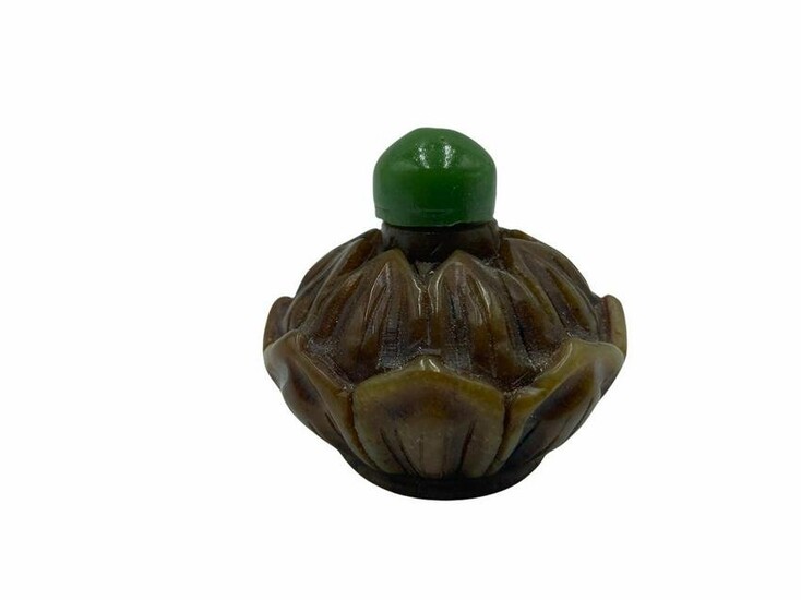 Chinese Carved Hardstone and Jade Snuff Bottle