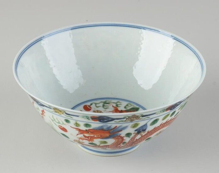 Chinese bowl with dragons Ã˜ 16 cm.