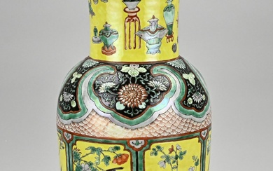 Chinese family jaune vase, H 36 cm.