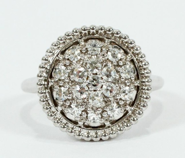DIAMOND & CLUSTER 18KT WHITE GOLD ROUND DOME RING