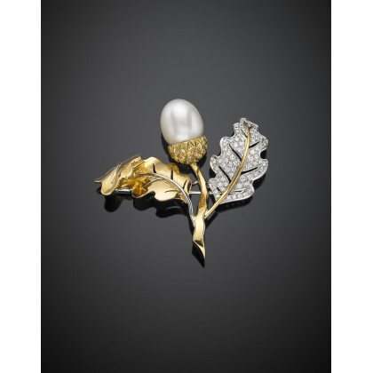 Diamond and mm 15.61x17.65 circa South Sea pearl bi-coloured gold oak shoot brooch, in all ct. 1.50 circa, g 35.50…Read more