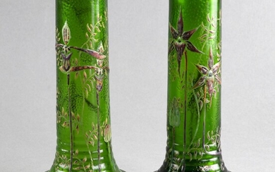 Emile GALLE (1846-1904) - “Sabot de Vénus” - Paire de vases en verre de forme...