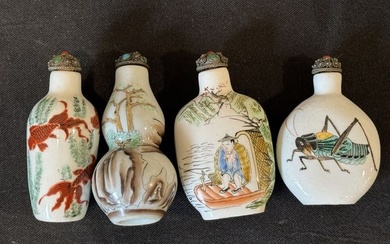 FOUR PORCELAIN CHINESE SNUFF BOTTLES, 3.5"