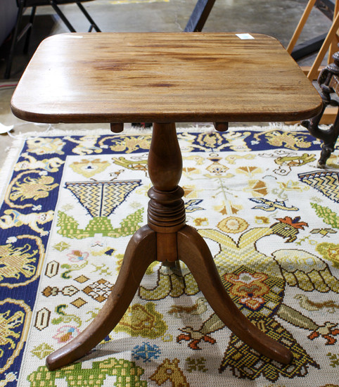 Hepplewaite style mahogany tilt top tripod candle table