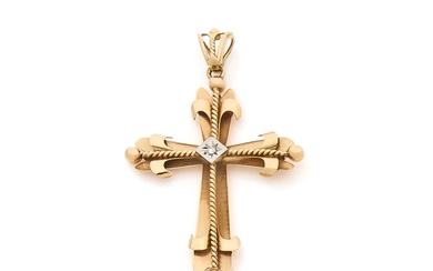 Importante croix-pendentif en or jaune 18K et or gris ou platine centrée d'un petit diamant...