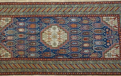 (-), Kaukasisch tapijt, 290 x 140