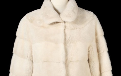 Levinsky A white mink fur jacket, Copenhagen Fur, Ivory quality. Size 36....