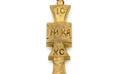 Line VAUTRIN (1913-1997) Pendentif croix russe avec l'inscription "IC NIKA" en bronze doré Signé LV...
