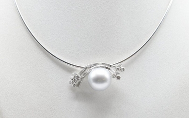 Necklace (cable) with attached charm in 18 ct white gold set with 15 baguette-cut diamonds +/- 0.75 ct, 12 brilliants +/- 0.72 ct and 1 Tahitian grey pearl (14 mm) - 20.1 g (42 cm)