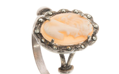 Ring ca. 1900 in metal with cameo and gemstones