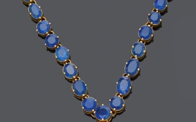 SAPPHIRE AND GOLD NECKLACE, India, ca. 1950.