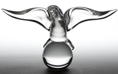 STEUBEN CRYSTAL EAGLE ART GLASS SCULPTURE / PAPERWEIGHT