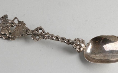 Silver birth spoon, 833/000, with a double twisted handle topped with a rider on horseback with head restoration. MT .: Unclear, jl .: S: 1877. 22 cm. about 68 grams. In good condition.
