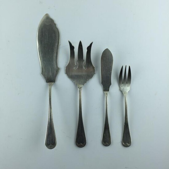 Silver-plated metal fish cutlery set