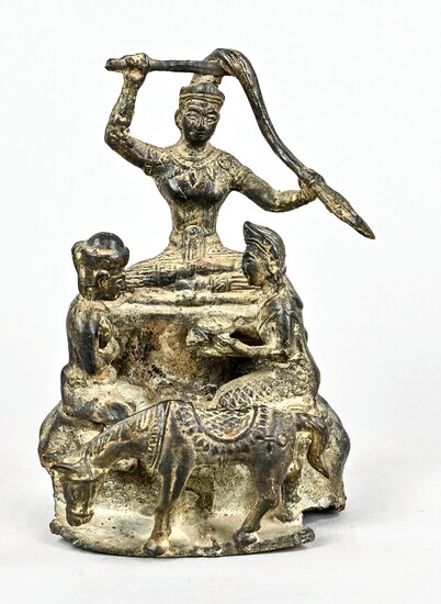 Statue en bronze, Inde, "Jeune femme sacrifiant ses cheveux", hauteur 18 x 13 x 10...
