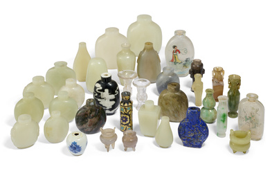 THIRTY-FIVE CHINESE HARDSTONE AND GLASS SCENT-BOTTLES AND STOPPERS 19TH/20TH CENTURY