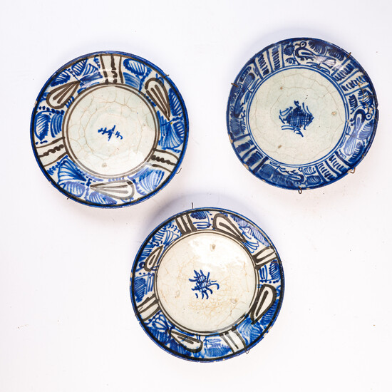 Three plates / wall plates, ceramic, Asia (3).