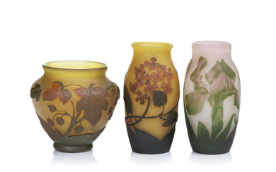 Vase "Weißdorn" / Vase "Hortensie" / Vase "Frauenschuh". Arsall. Vereinigte Lausitzer Glaswerke AG, Weisswasser / Oberlausitz. 1918– 1929.