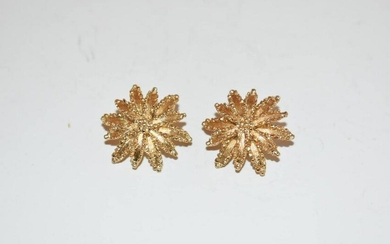 Vintage Avon Gold Tone leaf Earrings