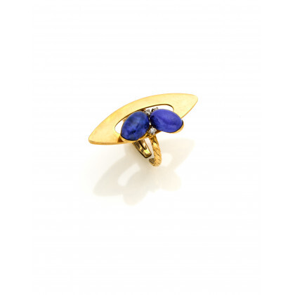Yellow gold lapis lazuli and small diamonds spring ring with white gold details, g 13.37 circa size 14/54. (defects)