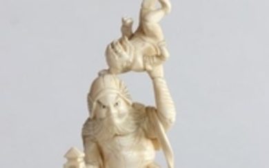 OKIMONO en ivoire représentant le roi Bishamon, ro…