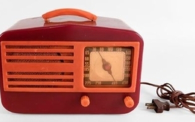 Vintage AmericanBakelite Tube Radio