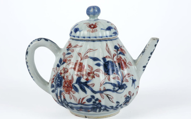 18th Cent. Chinese tea pot in porcelain