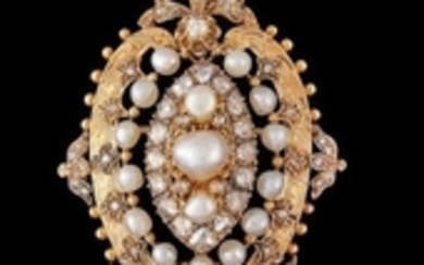 BROCHE OVALE en or jaune (18K) sertie de 17 perles…