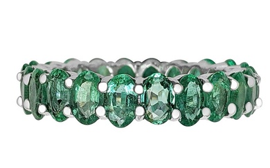 5.29 Carat Natural Emeralds Eternity Band - 14 kt. White gold - Ring - No Reserve