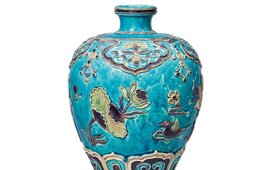 A FAHUA ‘LOTUS POND’ VASE, MEIPING, MING DYNASTY, 15TH-16TH CENTRUY