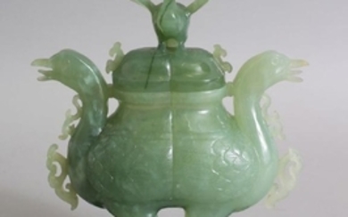A GOOD 20TH CENTURY CHINESE JADE VASE & COVER, the vase