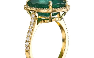 7.80 Carat Natural Emerald And 0.60 Ct Diamonds - 18 kt. Yellow gold - Ring - NO RESERVE