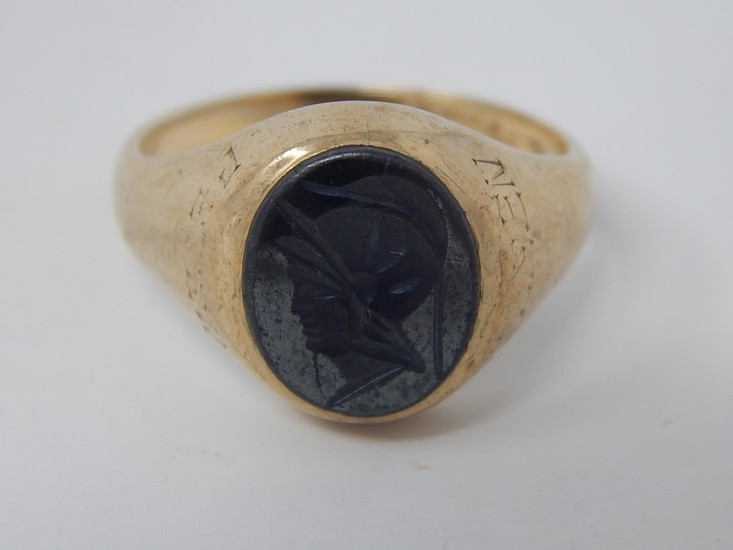 9ct yellow gold intaglio signet ring, gross weight 5.7 grams...
