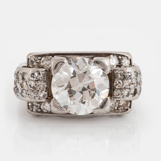 A CF Carlman 18K white gold ring set with an old-cut diamond weight ca 2.10 cts quality ca H/I vs