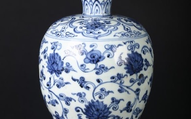 A CHINESE BLUE AND WHITE MEIPING VASE