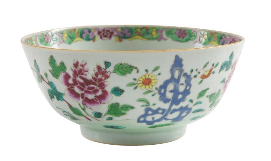 A CHINESE EXPORT FAMILLE ROSE BOWL YONGZHENG PERIOD (1722-1735) The De Voogd Collection