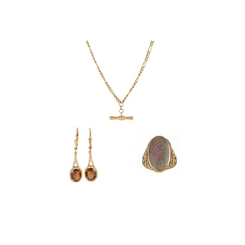 A COLLECTION OF GOLD JEWELLERY, in 9ct gold, a mother of pea...