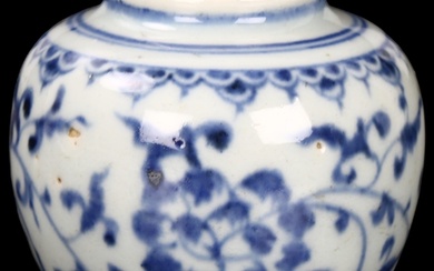 A Chinese blue and white porcelain pot, height 6cm