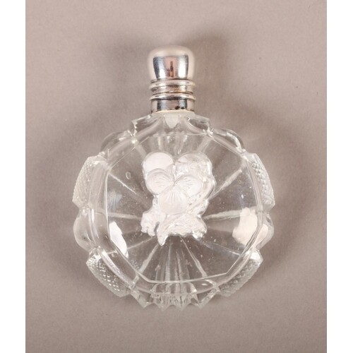 A LATE 19TH/EARLY 20TH CENTURY GLASS SCENT BOTTLE of circula...