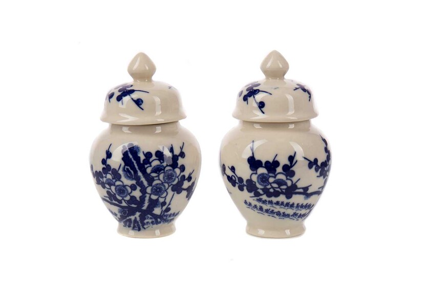 A PAIR OF 20TH CENTURY CHINESE BLUE AND WHITE VASES WITH COVERS
